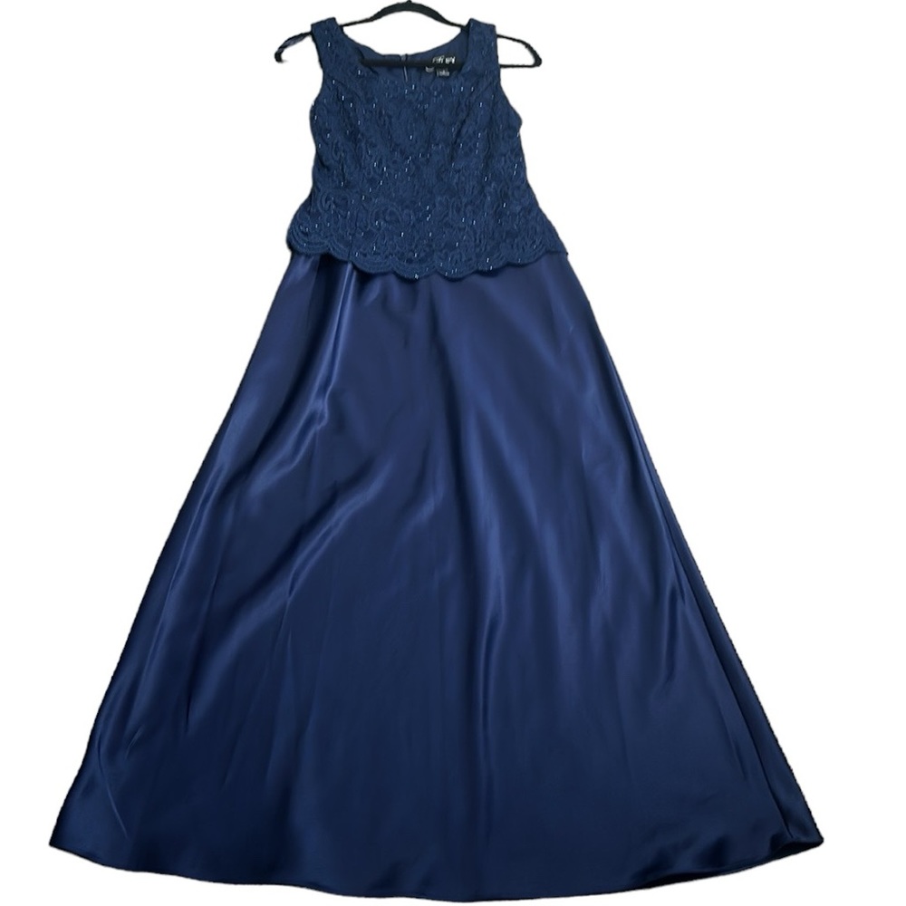 Elegant Navy Blue Sleeveless Dress - Picture 4 of 9